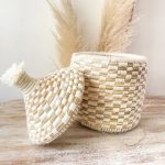 Cesta de doum blanca con tapa