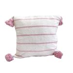 cojin-de-algodon-blanco-con-lineas-delgadas-y-pompones-rosados-1