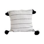 cojin-de-algodon-blanco-con-lineas-y-pompones-negros-1