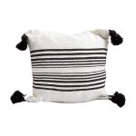 cojin-de-algodon-blanco-con-lineas-y-pompones-negros-2-1