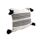 cojin-de-algodon-blanco-con-lineas-y-pompones-negros-2-2