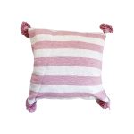 cojin-de-algodon-blanco-con-lineas-y-pompones-rosados-1