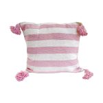 cojin-de-algodon-blanco-con-lineas-y-pompones-rosados-3