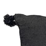 cojin-de-algodon-negro-con-pompones-negros-2