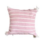 cojin-de-algodon-rosado-con-lineas-y-pompones-blancos-1