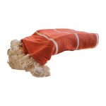 manta-roja-con-lineas-y-pompones-blancas-3
