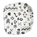 pouf-de-lana-con-disenos-negros-8