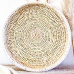 set-de-4-platos-de-fibra-natural-y-hilo-blanco-4