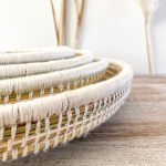 set-de-4-platos-de-fibra-natural-y-hilo-blanco-8